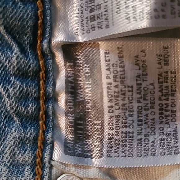 Levi's 501 Women's W32 Light Wash Button Fly Distressed Blue Jean Denim Shorts - Picture 14 of 16